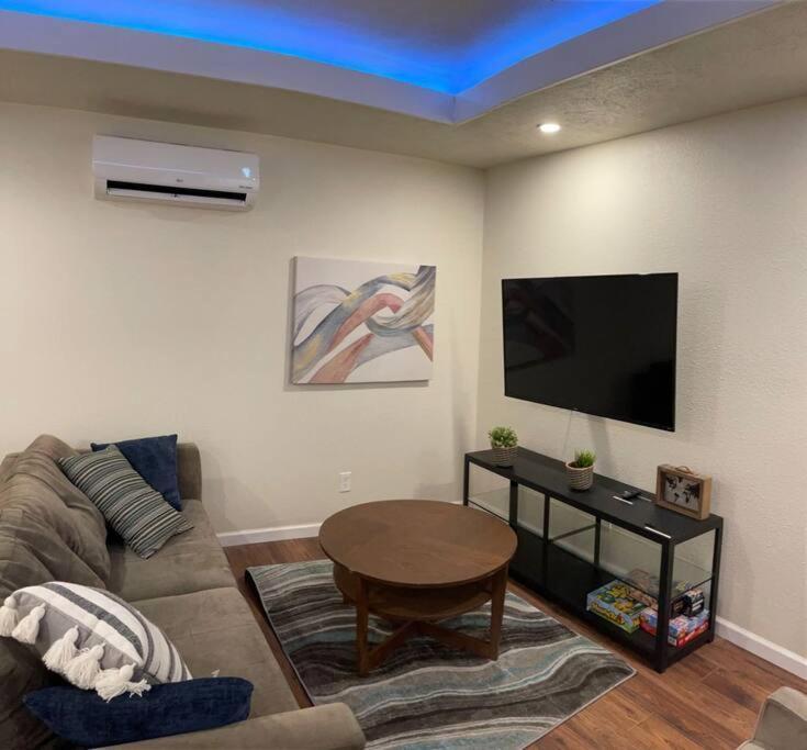 Brand New 2Br Cute Blue Led In North Fresno Διαμέρισμα Εξωτερικό φωτογραφία